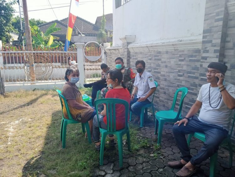 Sambut Hari Raya Waisak, Babinsa Sertu Arifin Pastikan Keamanannya