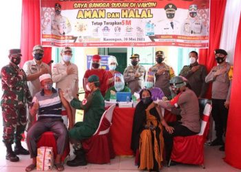 Kapolda Kalteng Tinjau Pelaksanaan Vaksinasi Lansia di Katingan