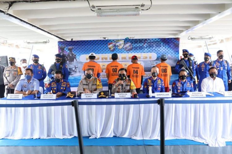 Kapolda Sumut dan Dir Polair Korpolairud Baharkam Polri pimpin press rilis penangkapan 2 kapal ikan asing