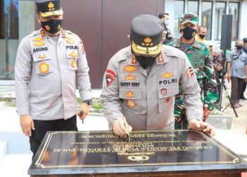Wakapolri Resmikan Gedung Pelayanan Publik Polda Riau