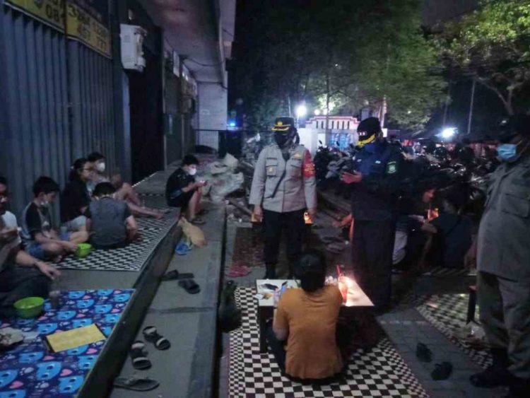 Polsek Neglasari Gelar Operasi Yustisi PPKM, Belasan Pedagang Dapat Teguran