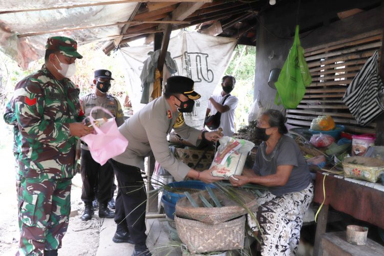 TNI dan Polri di Tabanan Kembali Bersinergi Salurkan Bantuan Sembako