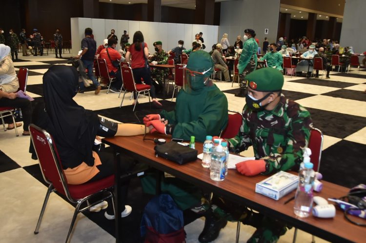 TNI Terus Gencarkan Serbuan Nakes Dukung Akselerasi Vaksinasi dan PPKM Mikro