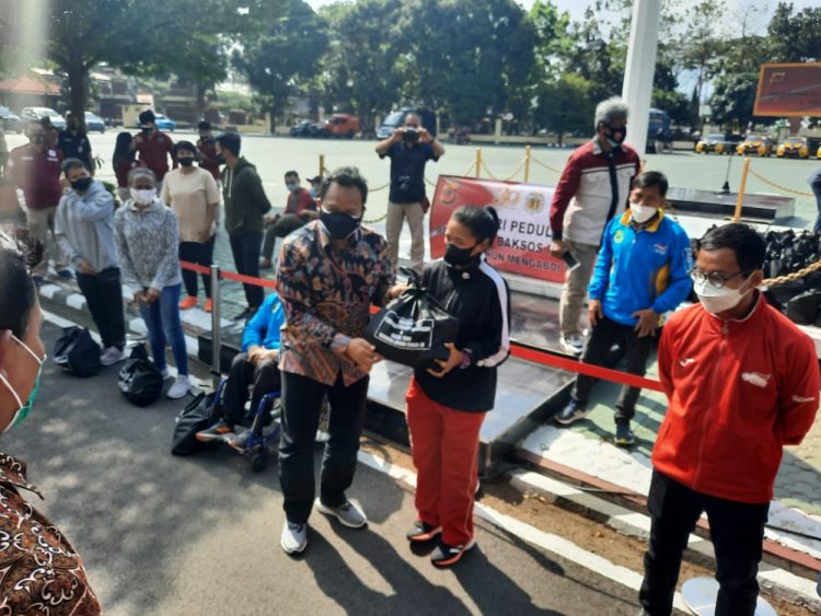 Kurangi Beban Hidup Masyarakat, Alumni Akpol Angkatan 91 Gelar Baksos Dimasa PPKM Darurat Level 4 di Polda Jabar