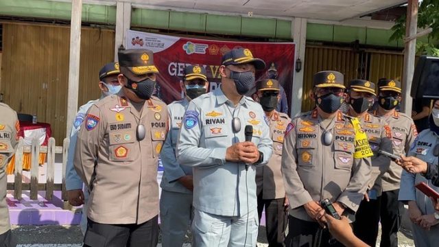 POLRI Gandeng Jasa Raharja Gelar Vaksinasi & Bansos di Papua