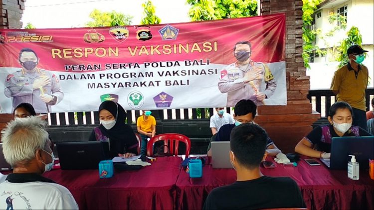 Gerai Vaksinasi Merdeka Polsek Densel Kembali dilaksanakan di Sesetan