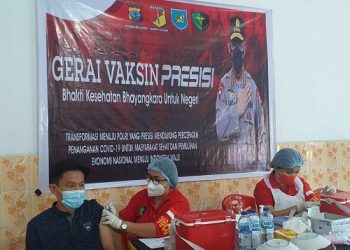 Ratusan Warga Serbu Gerai Vaksinasi Massal yang di Gelar Polres Bolmong