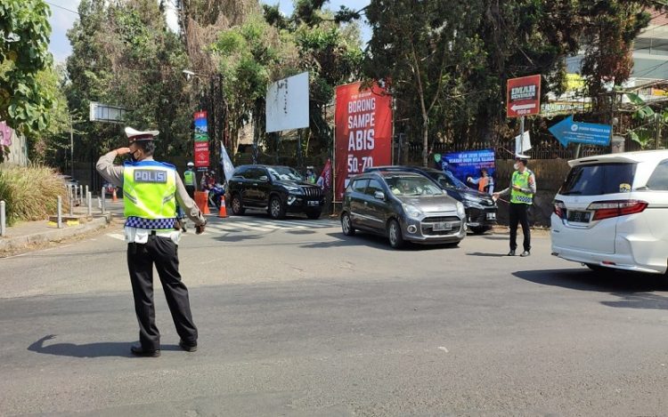 Tekan Mobilitas Wisatawan Luar Kota, Polisi Berlakukan Ganjil Genap di Lembang KBB