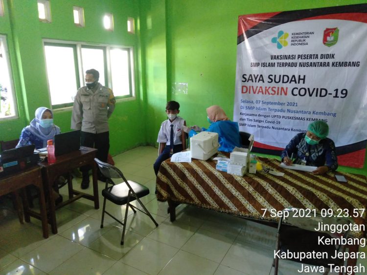 Perkuat Imun Dengan Vaksinasi, Polsek Kembang Monitoring Vaksinasi Pelajar