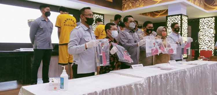 Mantan Relawan Covid -19 Buat Sertifikat Vaksin Palsu