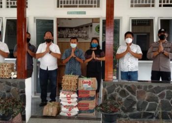 Satnarkoba Polres Toba Berikan Bantuan Sembako Ke Panti Karya Hepata