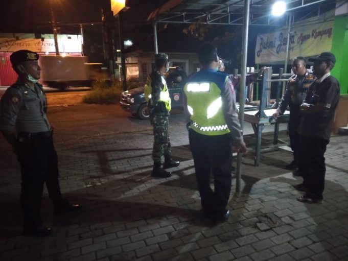 Antisipasi GK dan Putus mata rantai Covid 19 Polsek Bener laksanakan Patroli Malam.