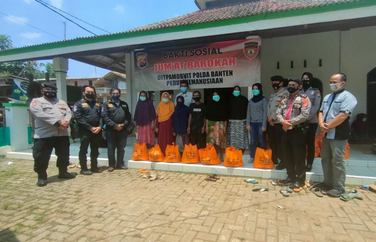 DitpamobVit Polda Banten Salurkan Bansos Dengan Cara “Door To Door”