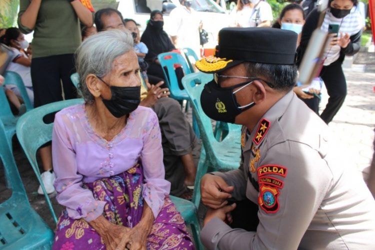 Kapolda Tinjau Vaksinasi Massal untuk Lansia Sampai Pelajar di Kota Pematangsiantar