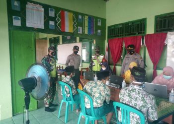 Polri Hadir, Vaksinasi Santri di Ponpes Fathul Majid Aman