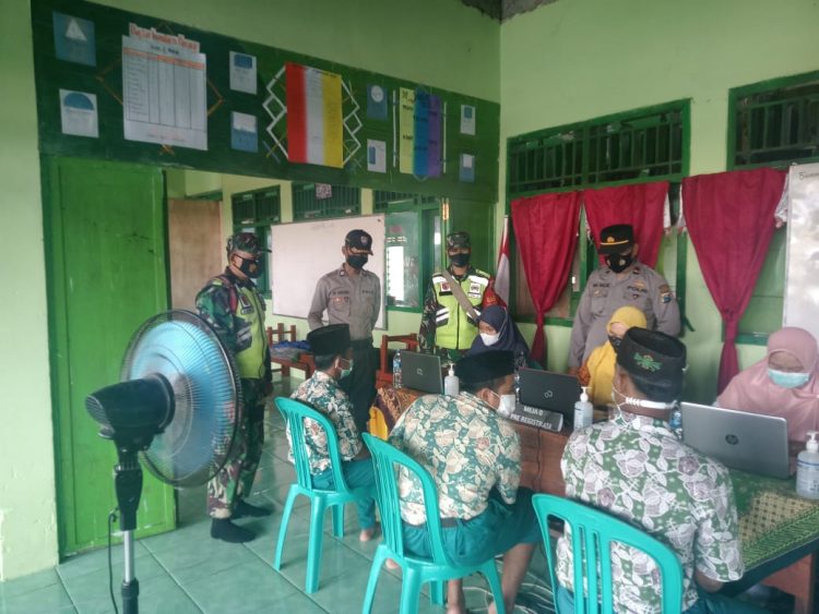 Polri Hadir, Vaksinasi Santri di Ponpes Fathul Majid Aman