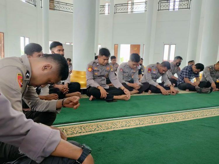 Tingkatkan Iman Personil, Polres Buru Laksanakan Binrohtal Dengan Mentaati Protokol Kesehatan