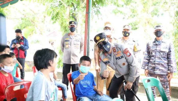 Kasih sayang Kapolda Sumut Kepada Anak-anak yang ditinggal orang tuanya karena covid-19