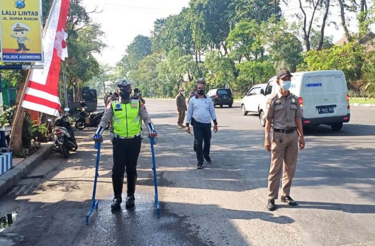 Polsek Asemrowo Operasi Masker di Dupak Rukun