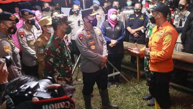Kapolri Jelaskan Langkah Jangka Pendek dan Menengah Tangani Erupsi Semeru