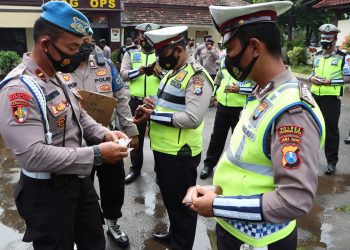 Pastikan Disiplin Tinggi, Propam Polres Pasuruan Kota Laksanakan Technical Inspection Kepada Personel