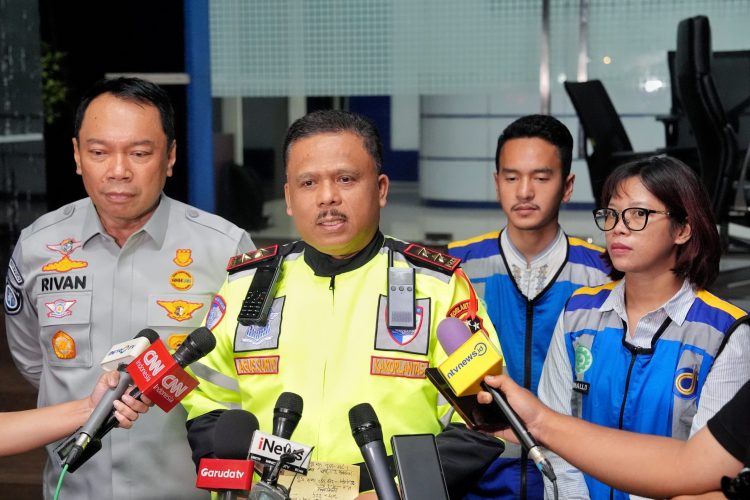 Dari Jalan Raya ke Parlemen: Polri Dapat Penghargaan atas Dedikasi di Mudik 2025