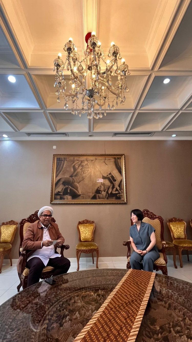 Professor Ngabalin, bersama Vice Presiden Busan University of Foreign Studies (BUFS) Korea Selatan Prof. Kwon, Sun-Hee, Ph . D