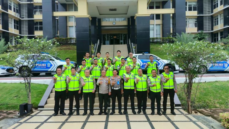 Tuntas di Malam Hari: Tim Korlantas Akhiri Distribusi Bantuan ke Polresta Padang Hingga Padang Panjang