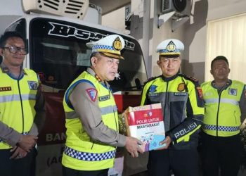 Kakorlantas Polri Kirim Satu Ton Rendang Dan Ribuan Paket Sembako Untuk Korban Bencana Sumbar