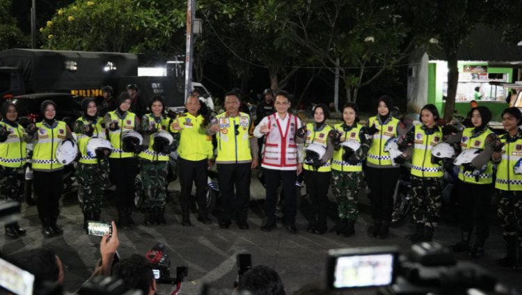 Kakorlantas Polri Irjen Pol. Agus Suryonugroho meninjau Pos Terpadu KM 57