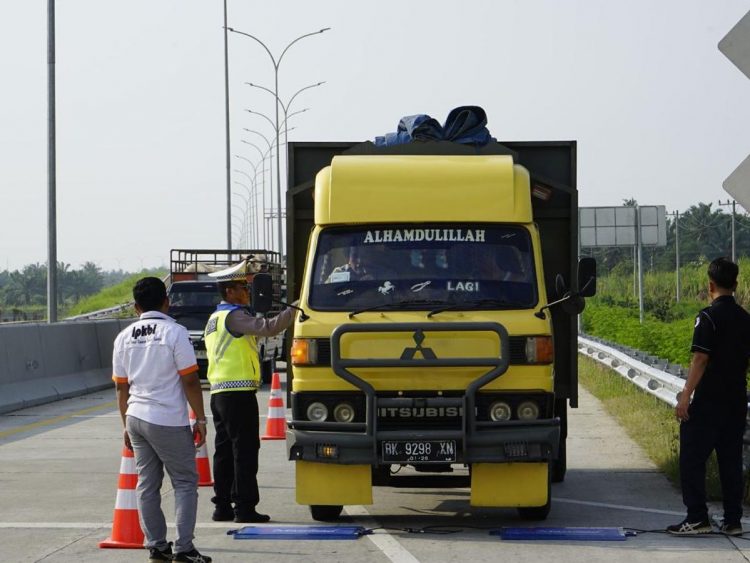 Dampak Buruk Praktik Overload Bagi Pengusaha: Boros Bahan Bakar Hingga Armada Cepat Rusak