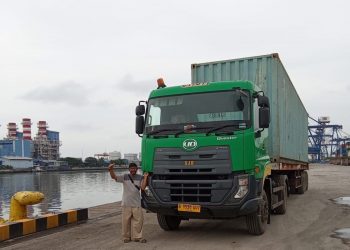 Di Balik Pasokan Pangan dan Obat, Ada Perjuangan Pengemudi Truk Indonesia